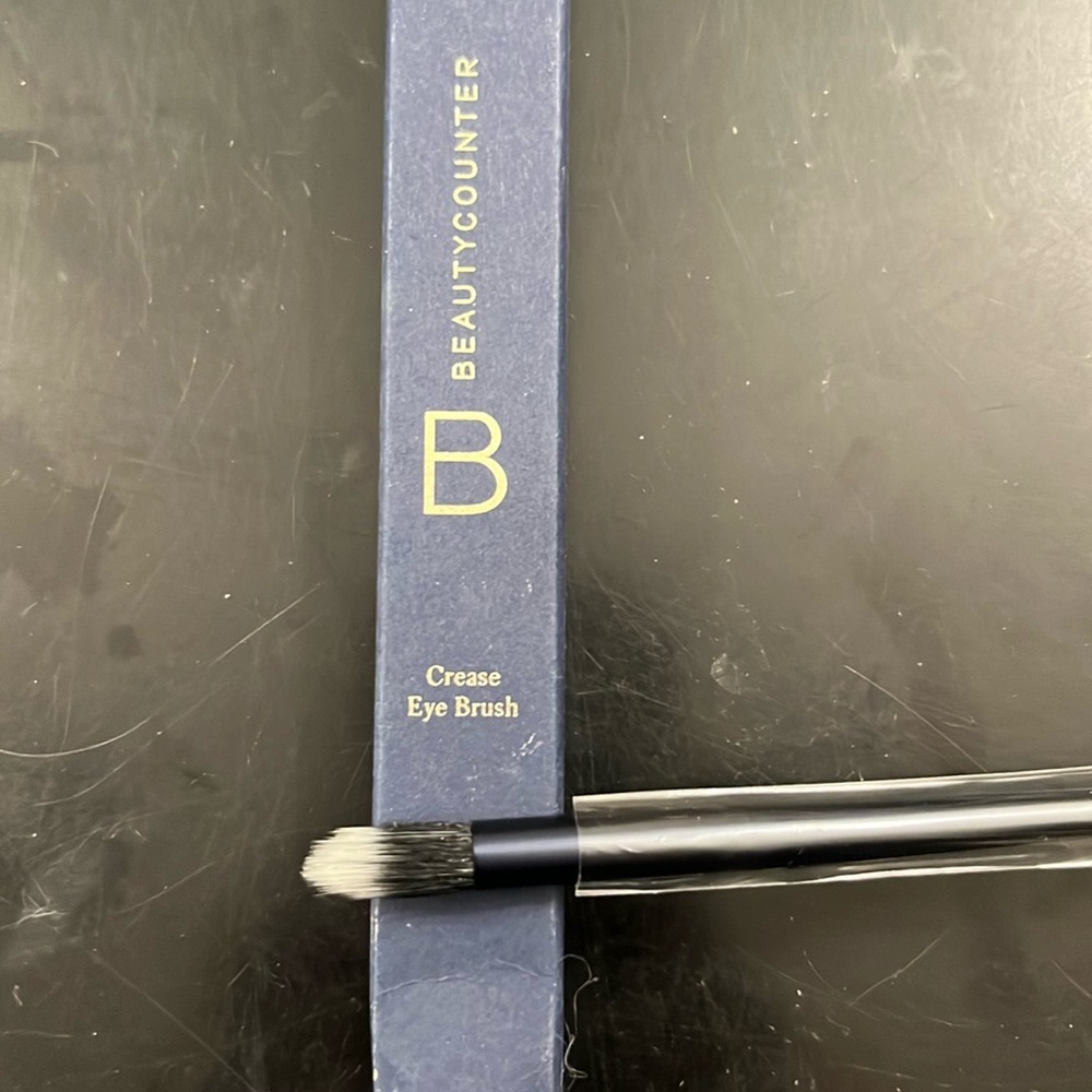 Beautycounter Crease Eye Brush - New